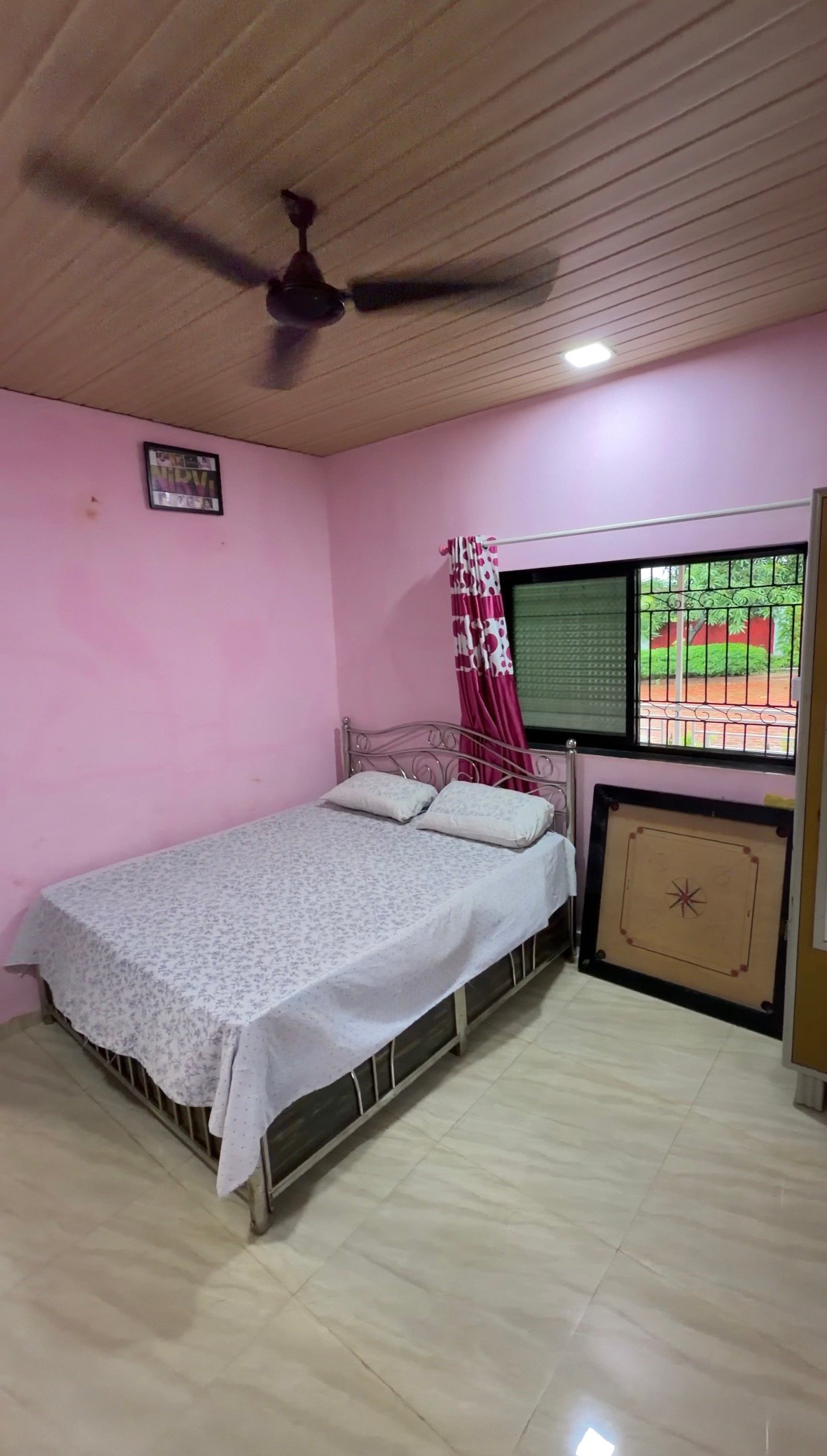 Spacious air-conditioned room setup